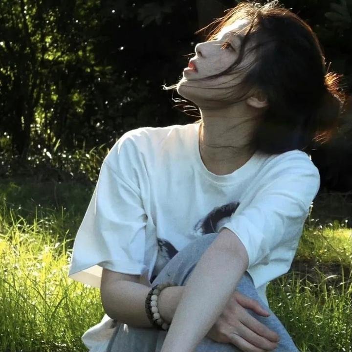 红鞋男子